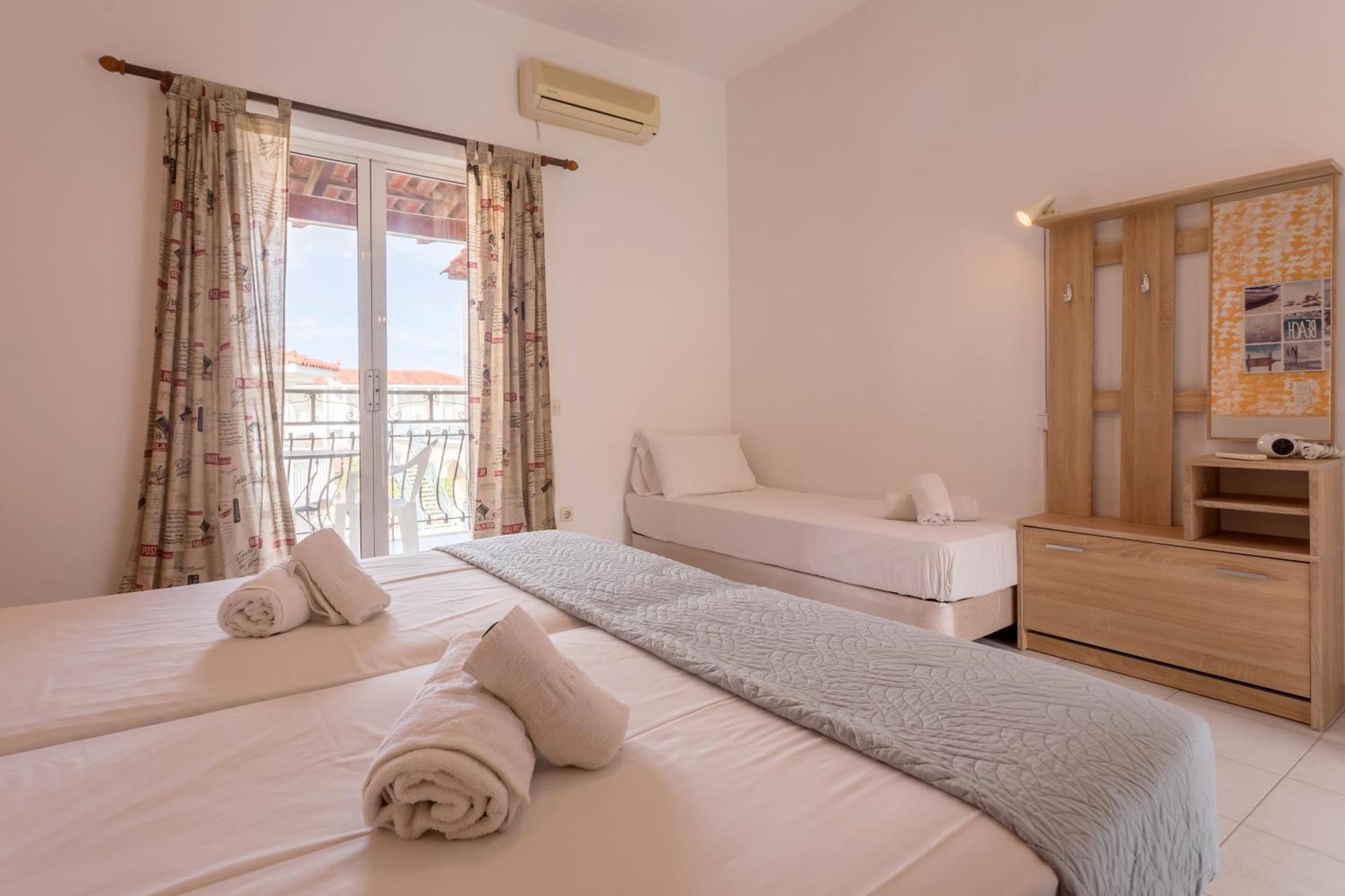 Holidays Studios & Apartments Лаганас Екстериор снимка